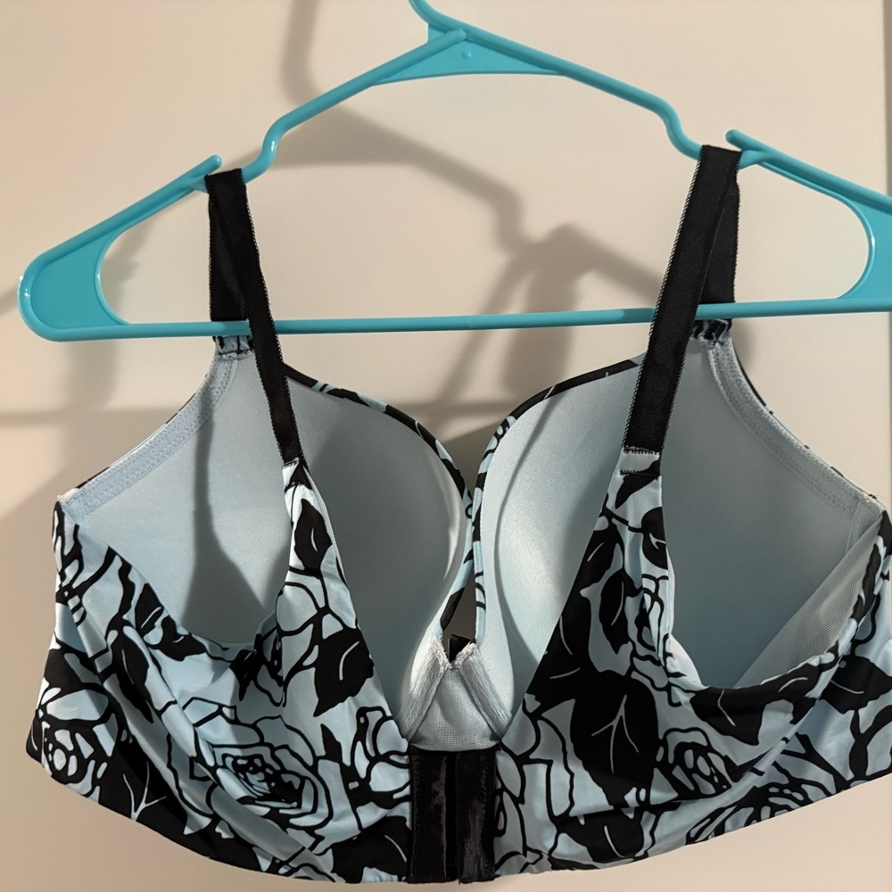 Chic Black and White Floral Bra - Picture 2 of 3